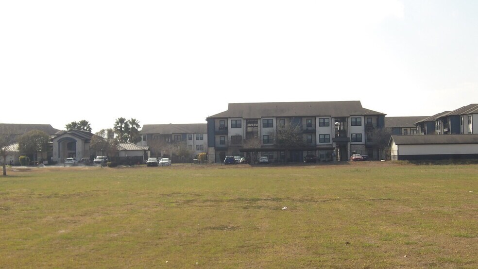 902 S Palm Court Dr, Harlingen, TX à vendre - Photo de l’immeuble – Image 2 sur 14
