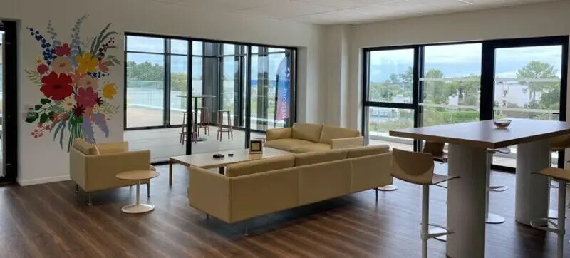 Bureau dans Pessac à louer - Hall d’entrée – Image 3 sur 16