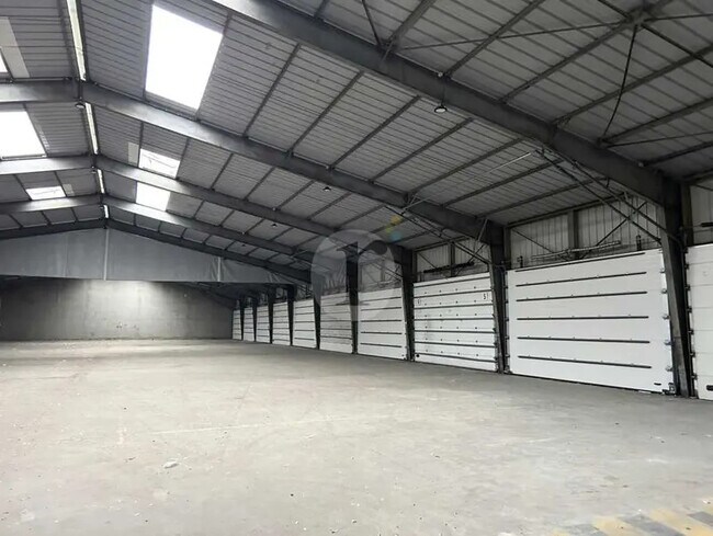 Plus de détails pour Local d’activités à vendre