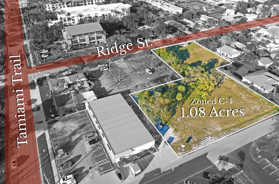 3100 Tamiami Trl N, Naples, FL à louer - Photo principale – Image 1 sur 2