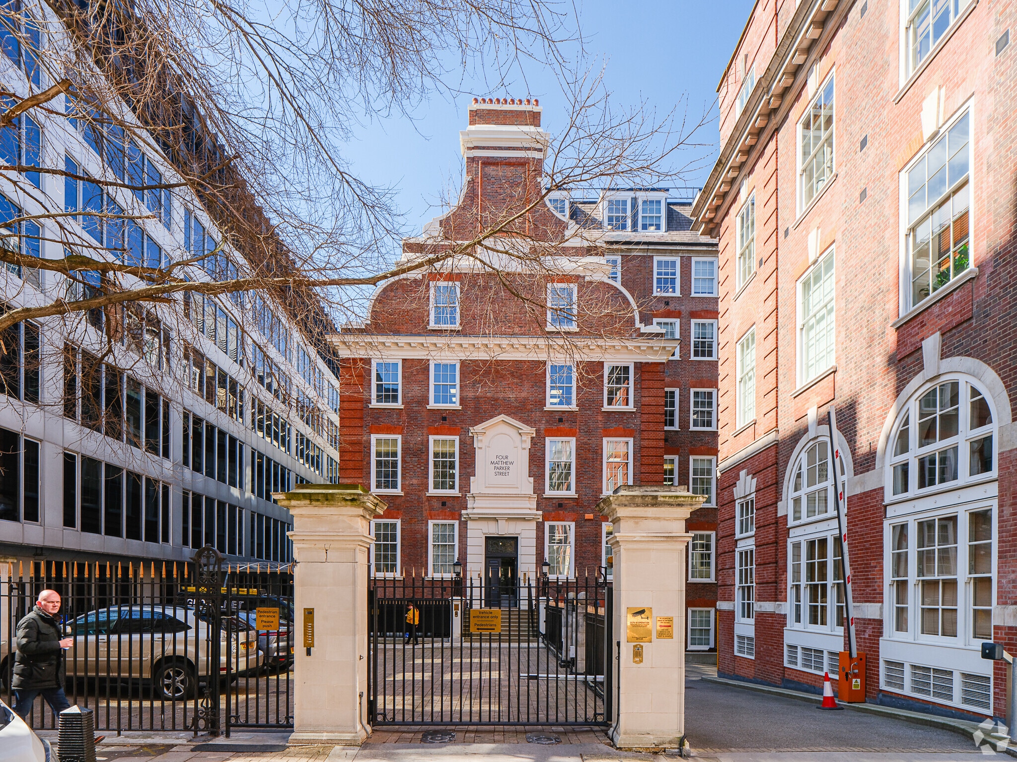 4 Matthew Parker St, Londres à louer Photo de l’immeuble– Image 1 sur 6