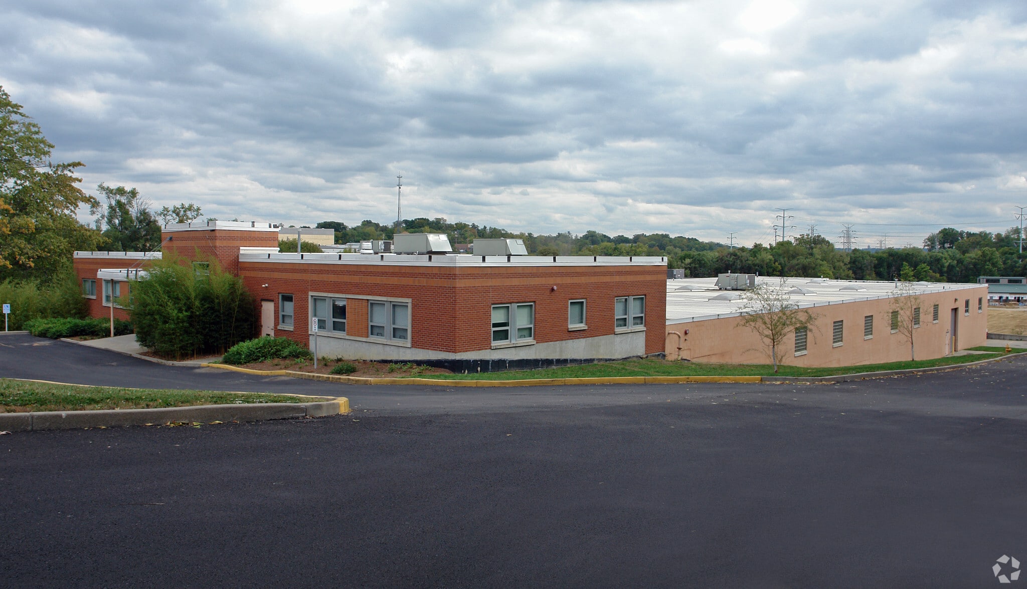 5027 Madison Rd, Cincinnati, OH à vendre Photo principale– Image 1 sur 3