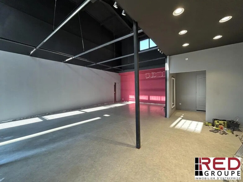 37 Avenue Des Ribas, Venelles à louer - Photo de l’immeuble – Image 3 sur 7