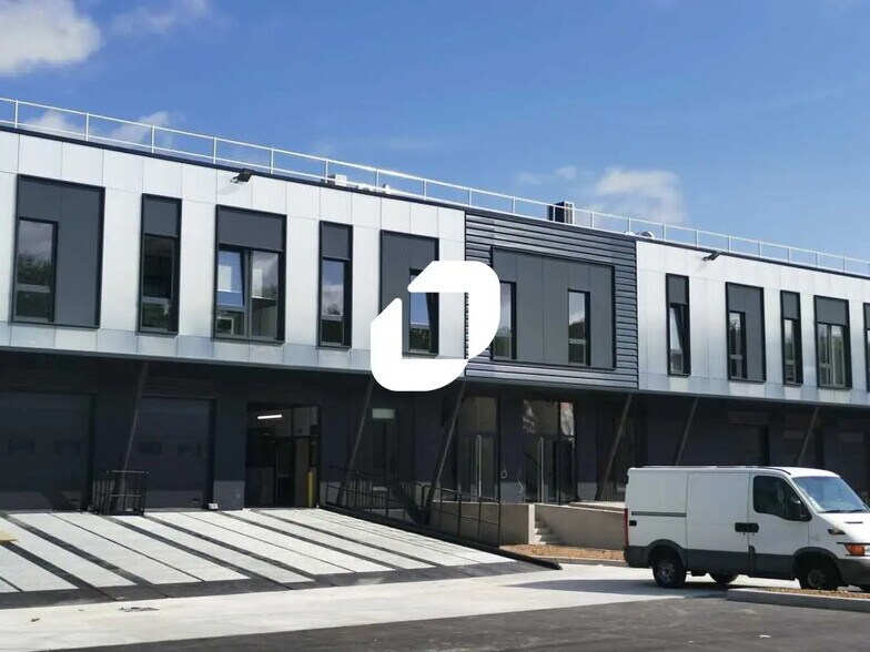 Local d’activités dans Trappes à louer - Photo de l’immeuble – Image 3 sur 6