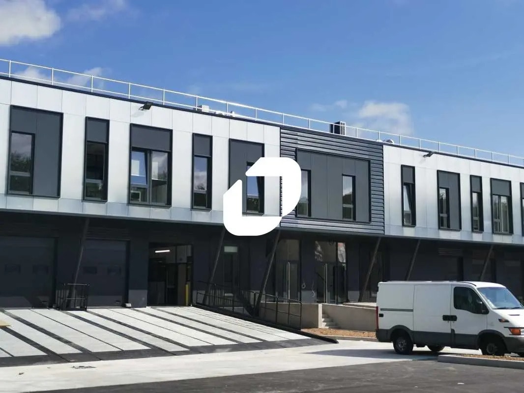 10 Avenue Des Frères Lumière, Trappes à louer Photo de l’immeuble– Image 1 sur 8