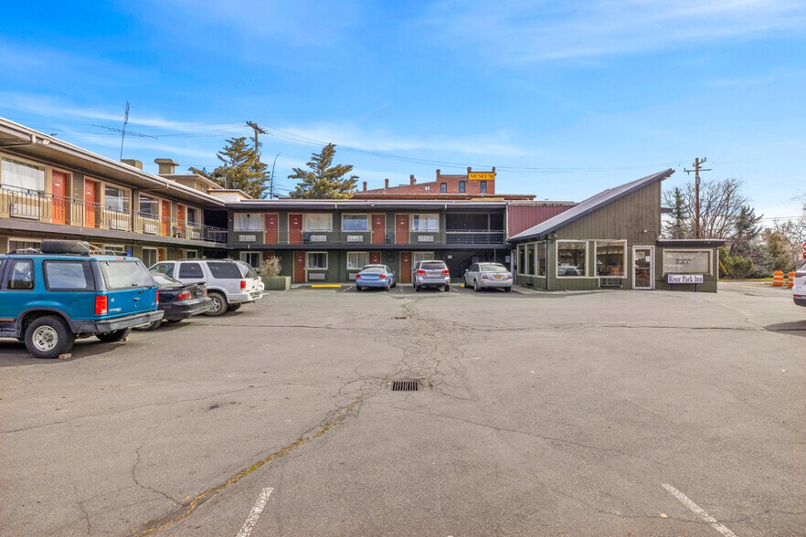 11 Main St, Klamath Falls, OR à vendre - Photo de l’immeuble – Image 1 sur 12