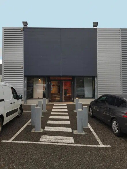 Local commercial dans Peipin à louer - Photo de l’immeuble – Image 2 sur 3