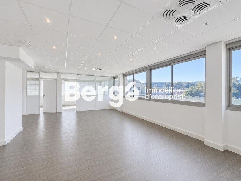 Bureau dans Nice à louer - Photo de l’immeuble – Image 1 sur 17
