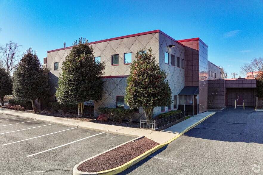 197 Hance Ave, Tinton Falls, NJ à vendre - Photo de l’immeuble – Image 1 sur 30