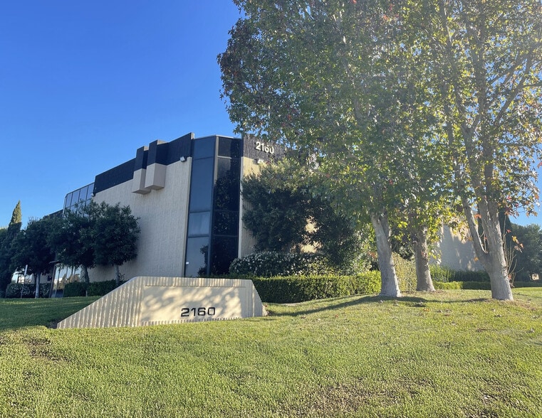 2160 Las Palmas Dr, Carlsbad, CA à louer - Photo principale – Image 2 sur 12