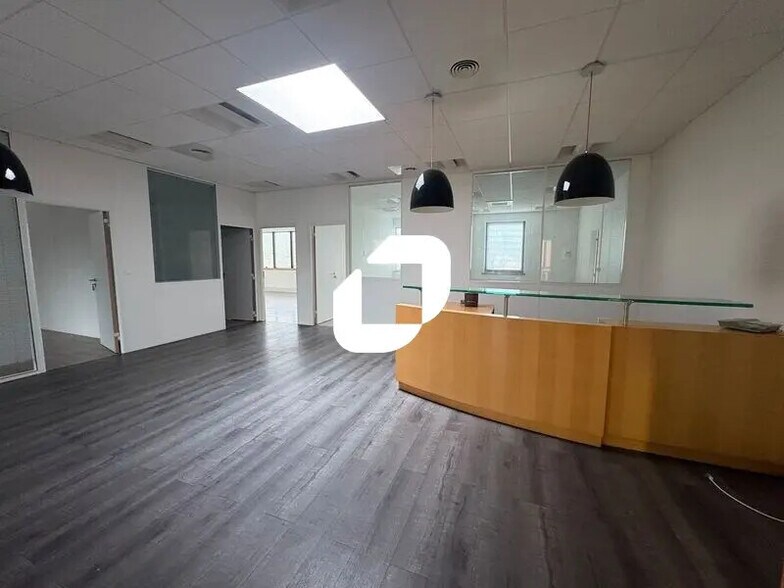 Local d’activités dans Jouy-en-Josas à louer - Photo intérieure – Image 3 sur 12