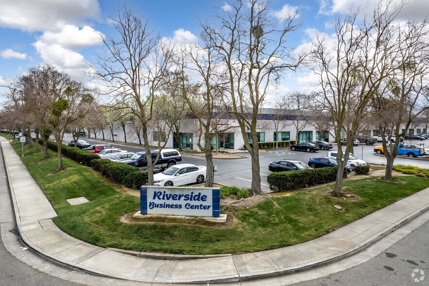 855 Riverside Pky, West Sacramento, CA à louer - Photo de l’immeuble – Image 2 sur 7