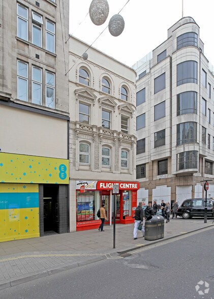 159 Oxford St, Londres à louer - Photo de l’immeuble – Image 2 sur 4