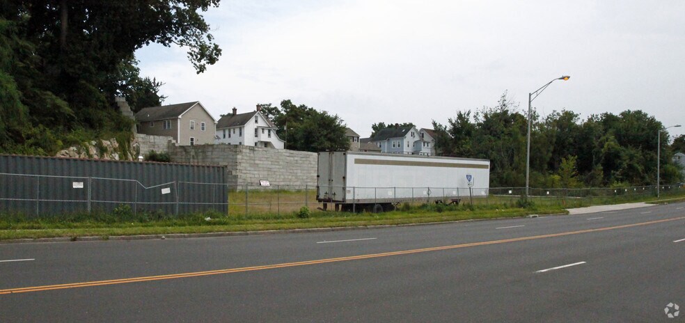 215 Martin Luther King Dr, Norwalk, CT à louer - Photo de l’immeuble – Image 2 sur 11