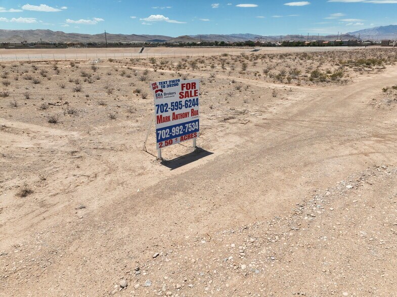 W Silverado Ranch Blvd, Las Vegas, NV à vendre - Photo de l’immeuble – Image 3 sur 10