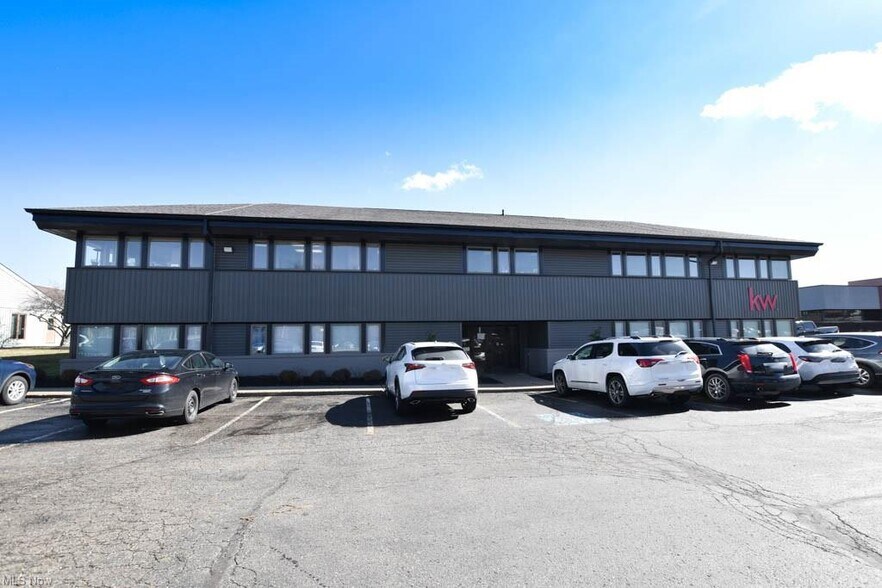 4974 Higbee Ave NW, Canton, OH à louer - Photo de l’immeuble – Image 2 sur 14