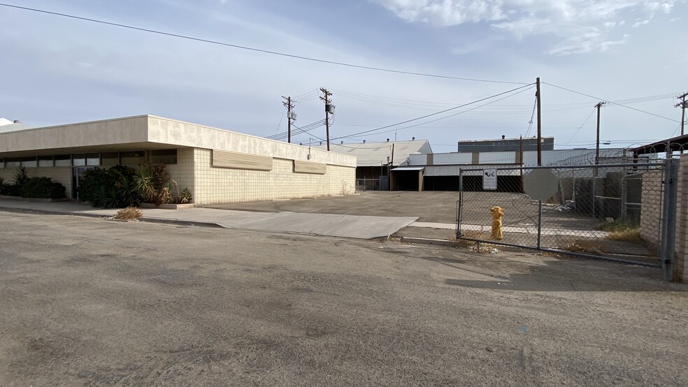 355 W Olive Ave, El Centro, CA à louer - Photo de l’immeuble – Image 3 sur 3