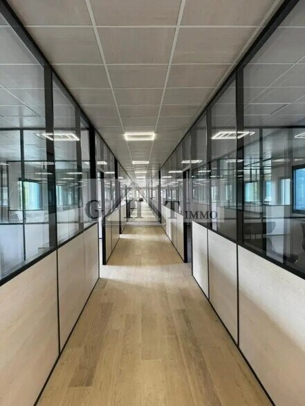Bureau dans Neuilly-sur-Marne à louer - Photo de l’immeuble – Image 2 sur 3