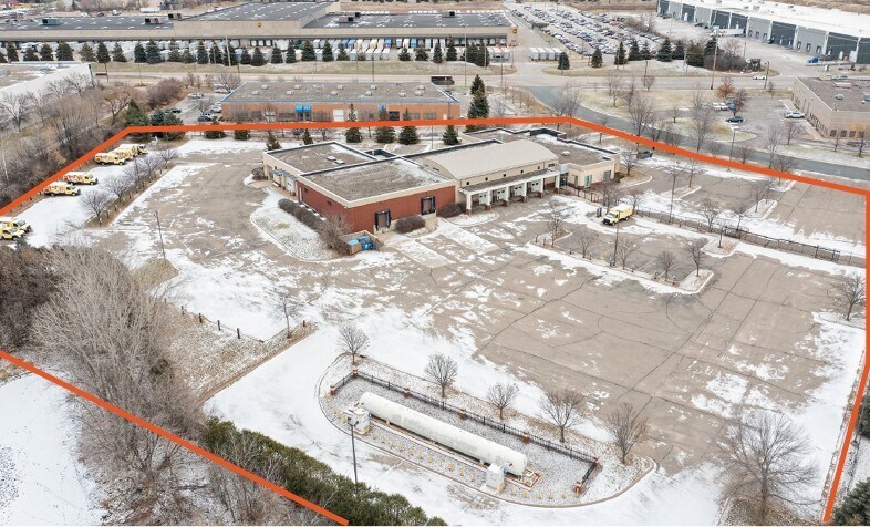 11180 86th Ave N, Osseo, MN à vendre - Photo de l’immeuble – Image 1 sur 63