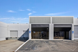 2323-2335 Industrial Pky W, Hayward, CA à louer Photo de l’immeuble– Image 2 sur 18