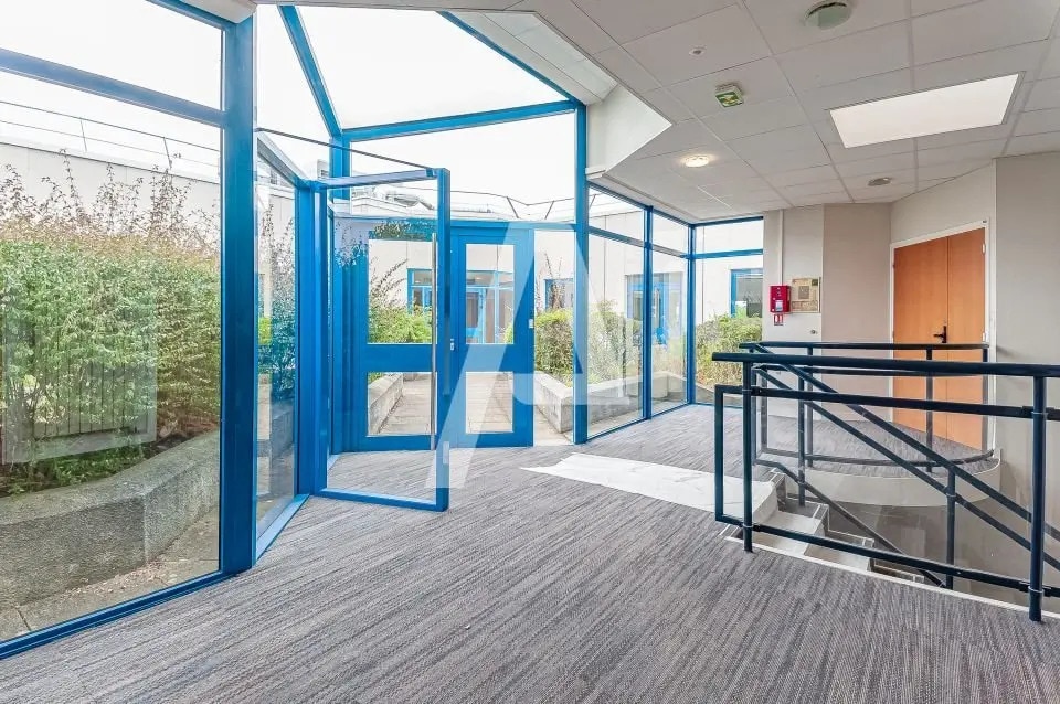 Local d’activités dans Villebon-sur-Yvette à louer Hall d’entrée– Image 1 sur 10