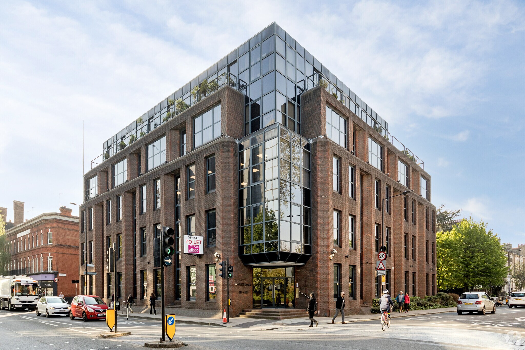 137-143 Hammersmith Rd, Londres à louer Photo de l’immeuble– Image 1 sur 5