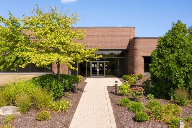 Plus de détails pour 3020 Woodcreek Dr, Downers Grove, IL - Bureau à louer