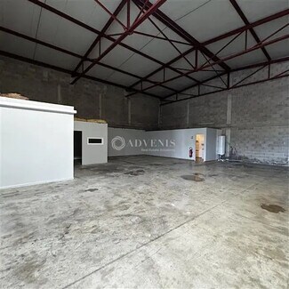 Plus de détails pour Local d'activités à louer