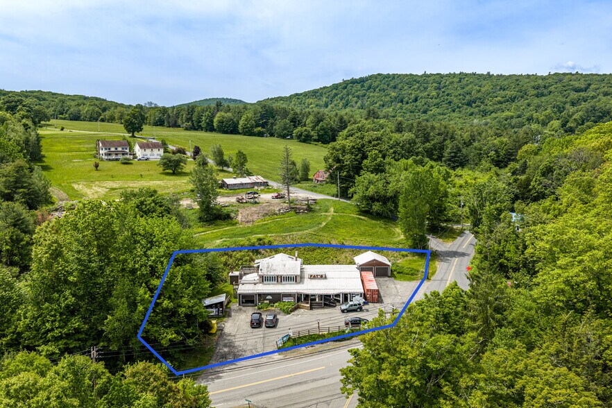 51 Goshen Rd, Williamsburg, MA à vendre - Photo de l’immeuble – Image 2 sur 9