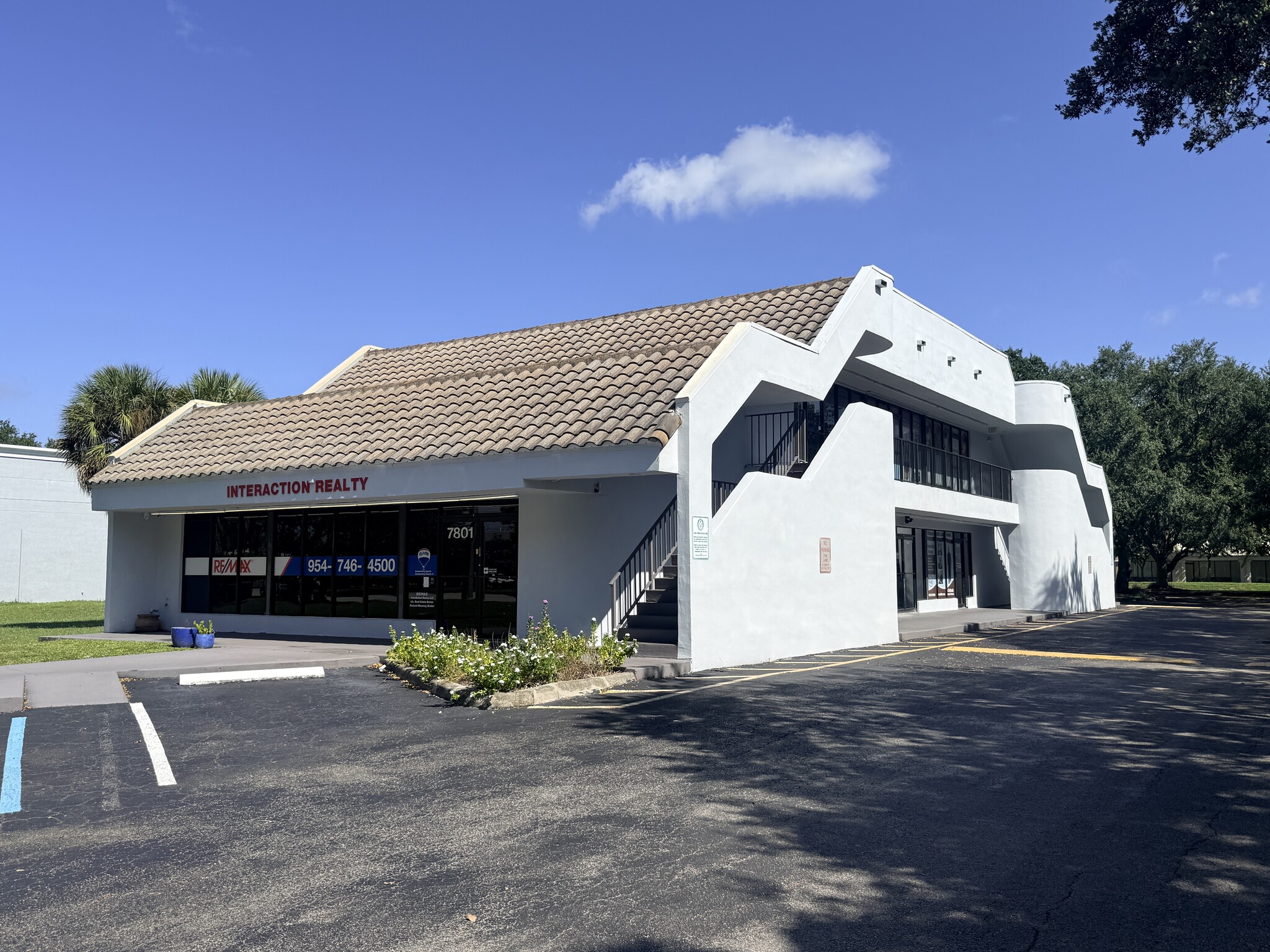 7801-7815 W Commercial Blvd, Tamarac, FL à louer Photo de l’immeuble– Image 1 sur 6