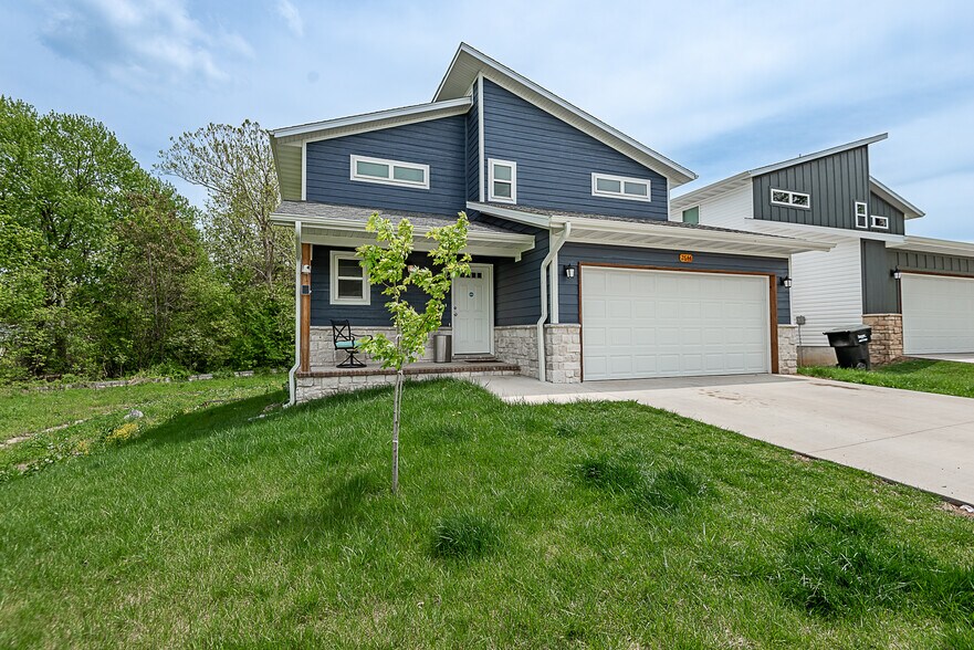 2644 N Prospect Ave, Springfield, MO à vendre - Photo principale – Image 1 sur 42