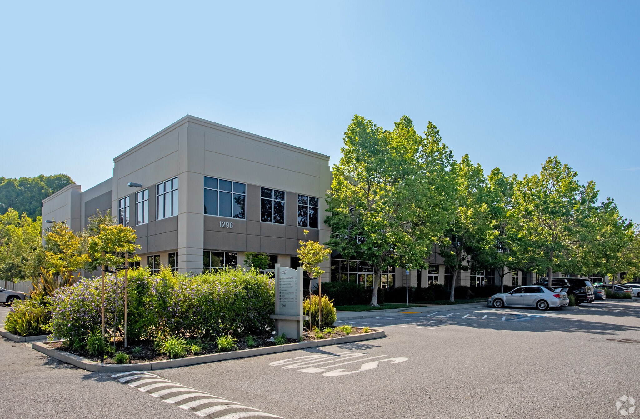 1296 Kifer Rd, Sunnyvale, CA à louer Photo de l’immeuble– Image 1 sur 16
