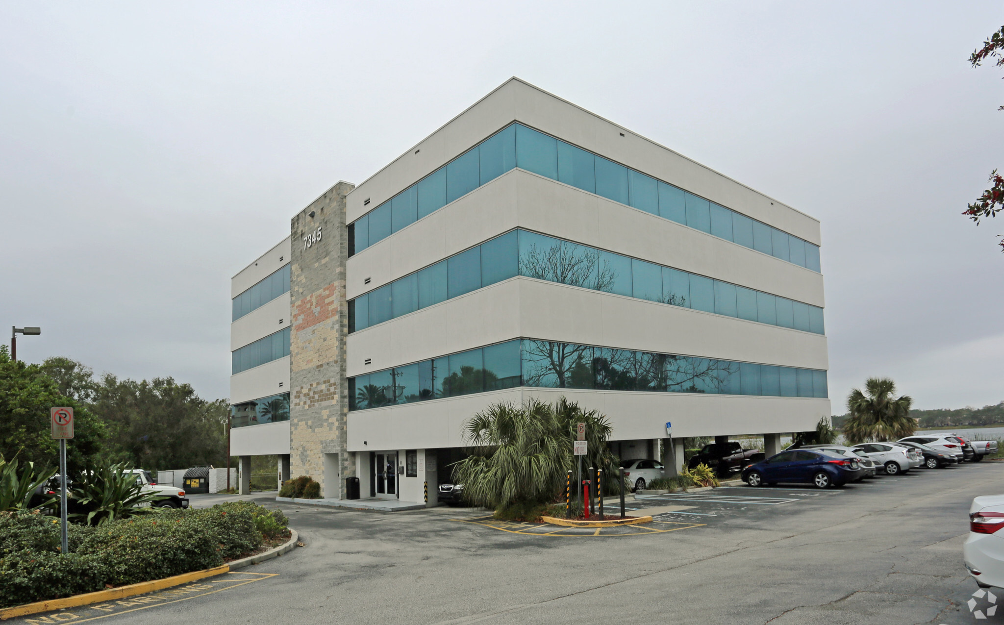 7345 W Sand Lake Rd, Orlando, FL à vendre Photo principale– Image 1 sur 65