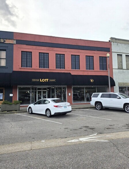 320 Front St, Laurel, MS à louer - Photo de l’immeuble – Image 1 sur 15