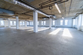 10835 120th St NW, Edmonton, AB à louer Photo intérieure– Image 2 sur 7