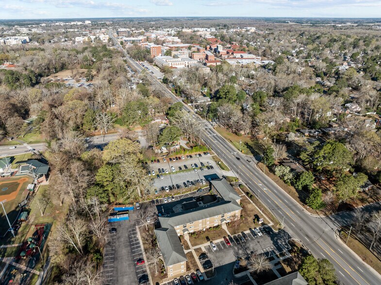 1106 E 10th St, Greenville, NC à louer - Photo de l’immeuble – Image 3 sur 5