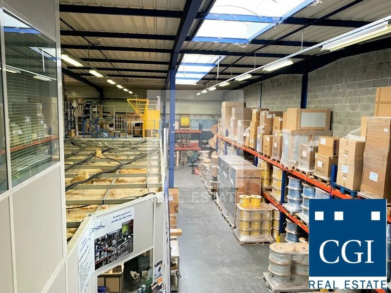 Local d’activités dans Saint-Martin-le-Vinoux à louer - Photo de l’immeuble – Image 1 sur 4