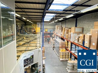 Plus de détails pour Local d'activités à louer