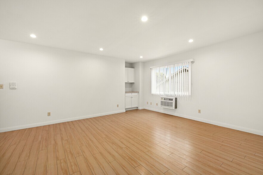 4942 Maplewood Ave, Los Angeles, CA à vendre - Photo de l’immeuble – Image 3 sur 17
