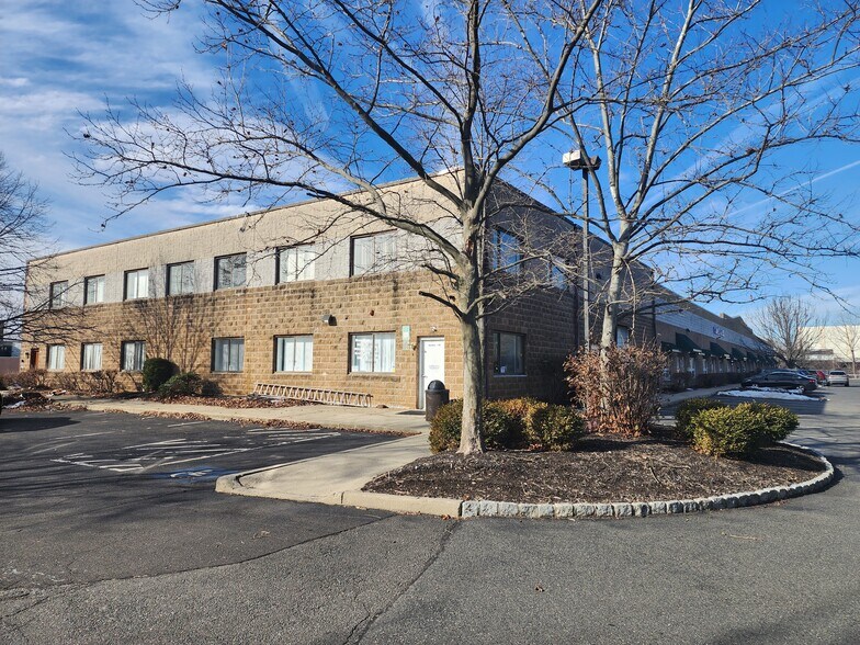 299 Whitehead Rd, Hamilton, NJ à louer - Photo de l’immeuble – Image 1 sur 3