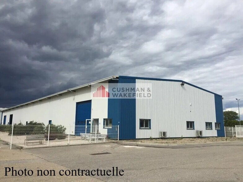 Local d’activités dans Tarascon à louer - Photo de l’immeuble – Image 2 sur 3