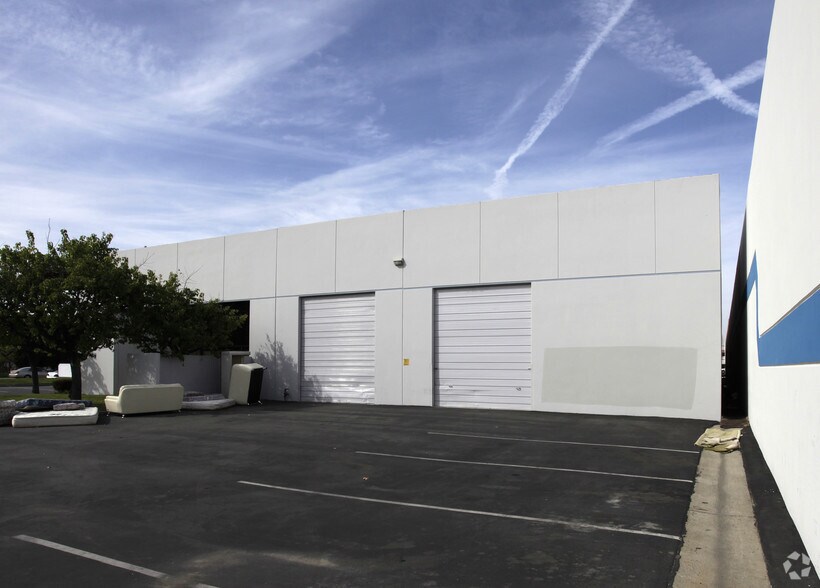 2929 S Harbor Blvd, Santa Ana, CA à vendre - Photo de l’immeuble – Image 3 sur 10
