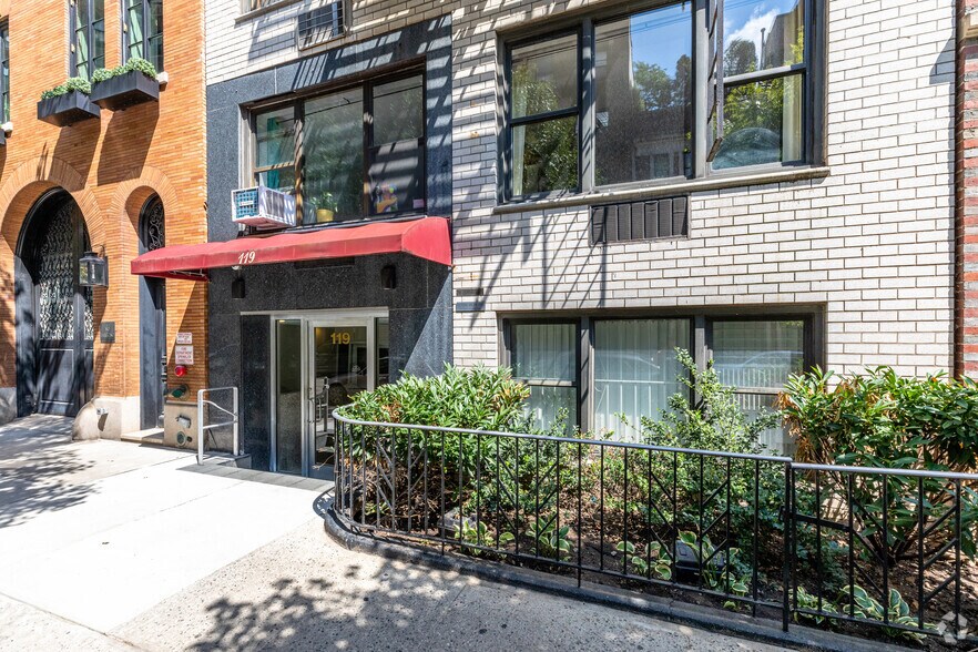 119 E 83rd St, New York, NY à louer - Photo de l’immeuble – Image 3 sur 4