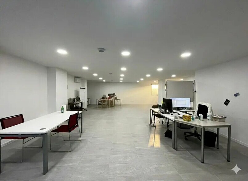 Local commercial dans Jassans-Riottier à louer - Photo intérieure – Image 3 sur 8