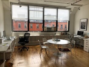 61 Greenpoint Ave, Brooklyn, NY à louer Photo intérieure– Image 2 sur 2