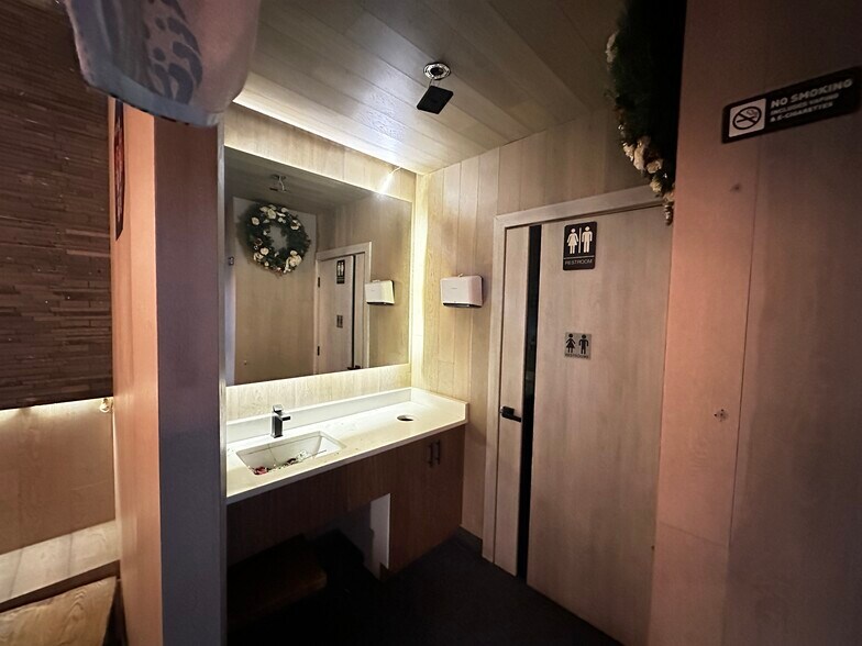 165 Bedford Ave, Brooklyn, NY à louer - Photo de l’immeuble – Image 3 sur 18
