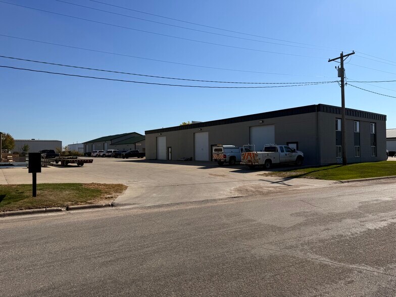 Shop/Office Portfolio For Sale portefeuille de 5 biens à vendre sur LoopNet.fr - Photo de l’immeuble – Image 3 sur 52