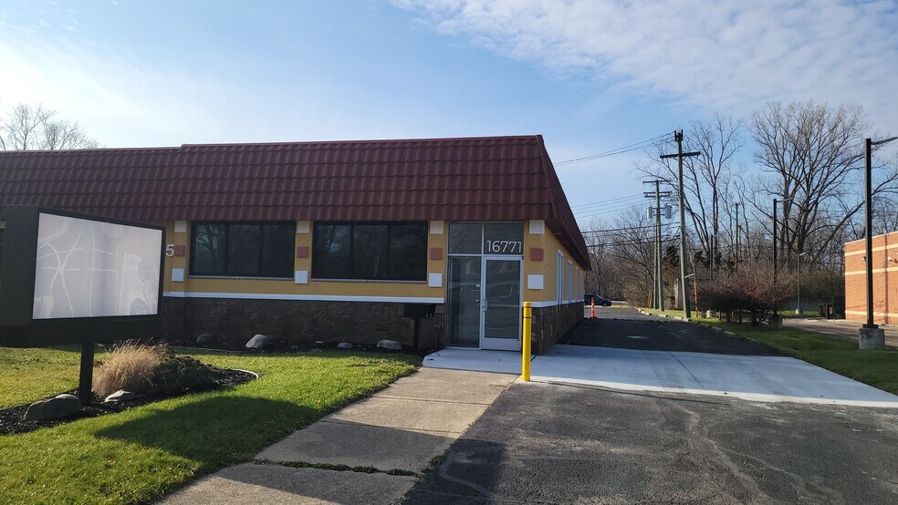 16771 Middlebelt Rd, Livonia, MI à louer - Photo de l’immeuble – Image 2 sur 15