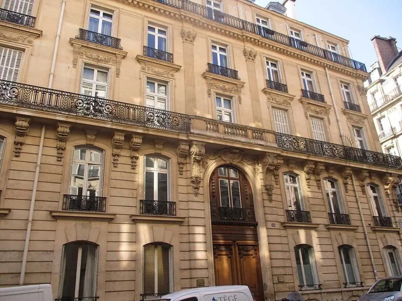 29 Rue D'Artois, Paris à louer - Photo de l’immeuble – Image 1 sur 6