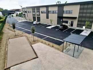 Plus de détails pour Local d'activités à louer